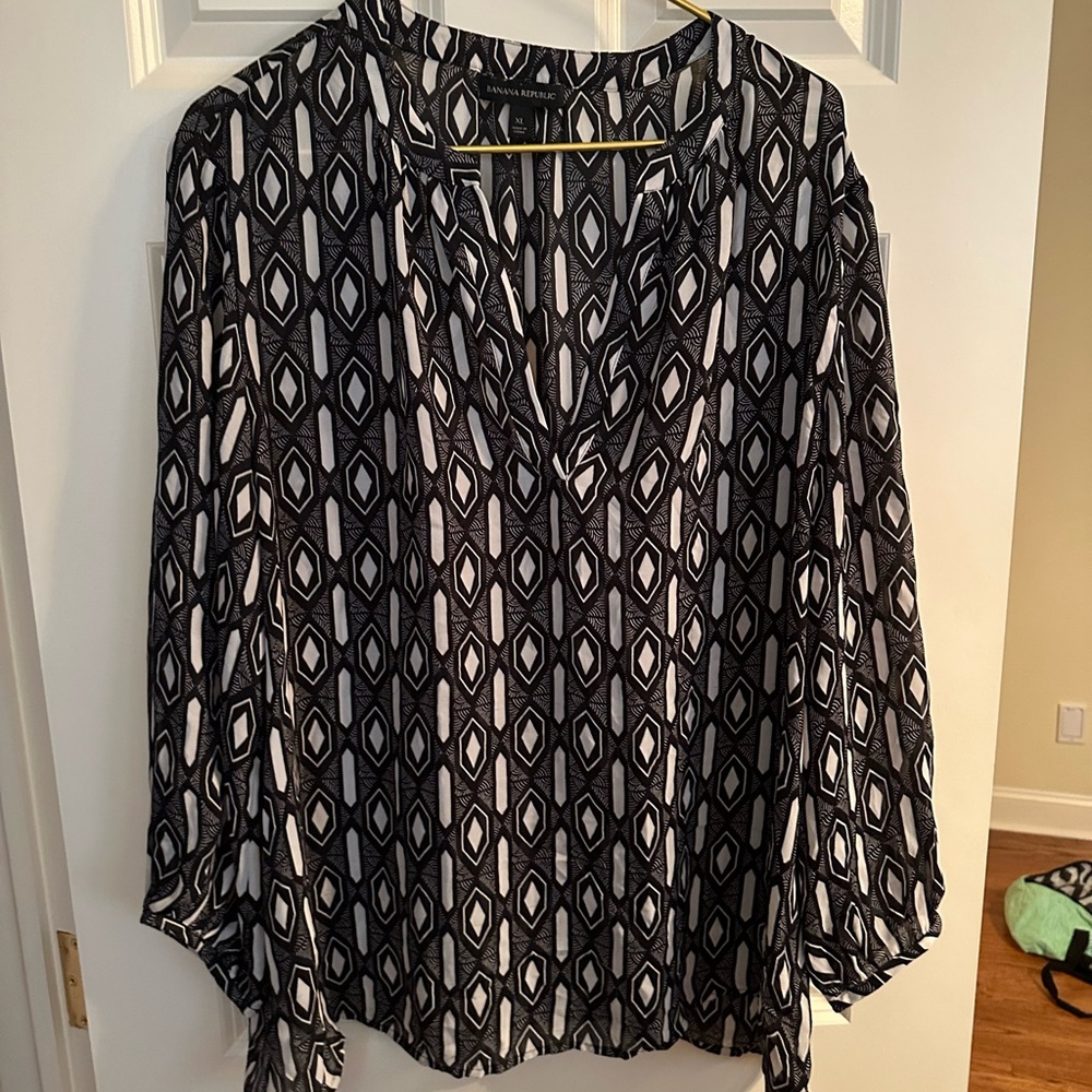 Black and White Geometric Print Top
